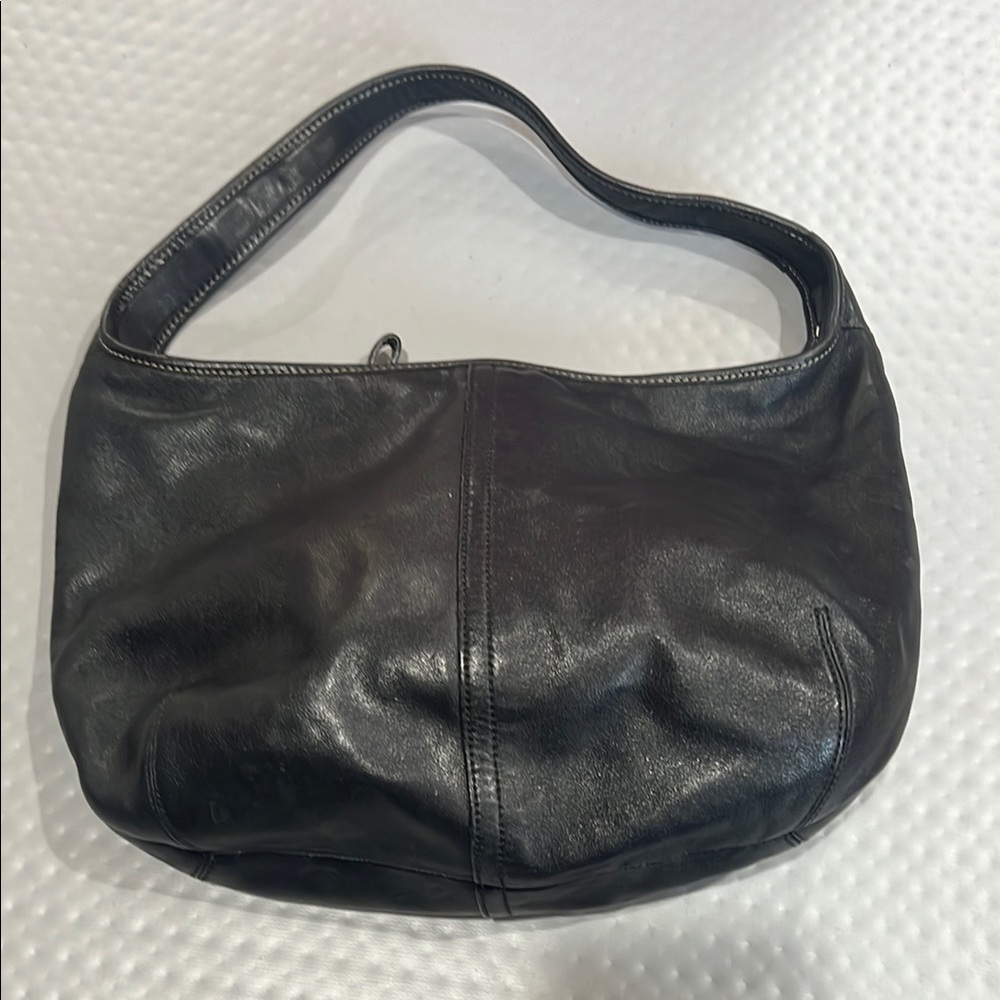 Black Hobo Bag with Stylish Design and Spacious Interior